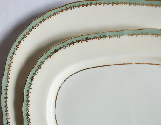 Aynsley Bone China Graduated Serving Plates with Green Border (2)