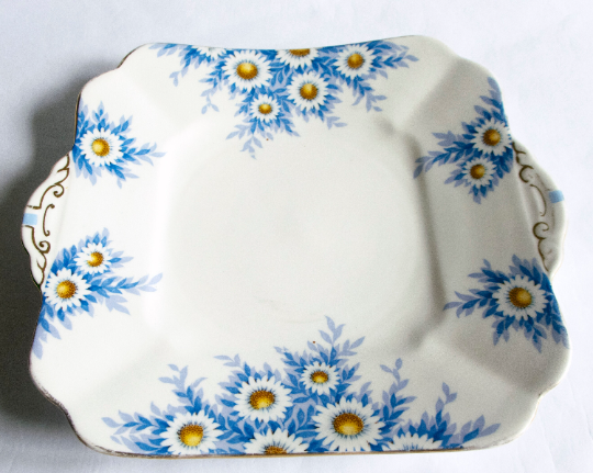 Daisy Themed Mismatched Cake Plate and Milk Jug