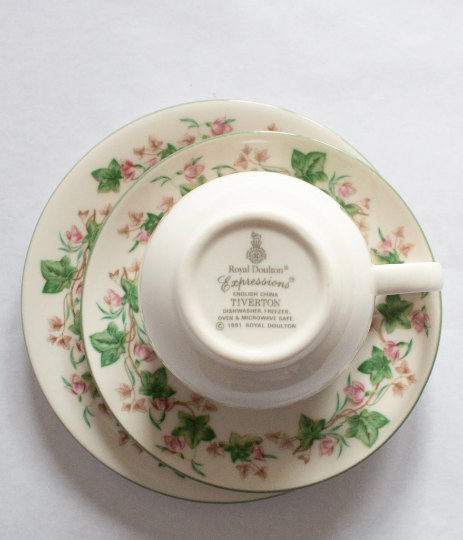 Royal Doulton Expressions 'Tiverton' Pattern Teacup Trio