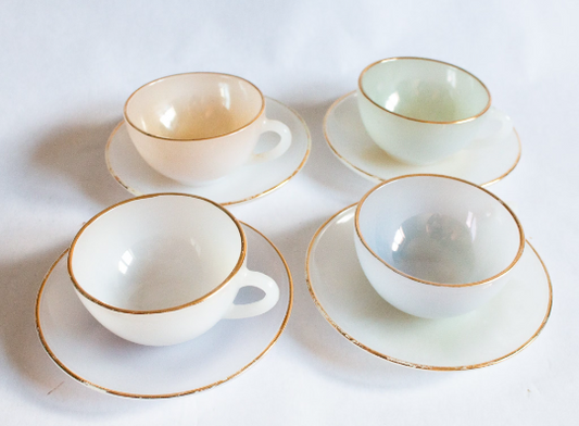 Arcopal France Tea Cups and Saucers (4)