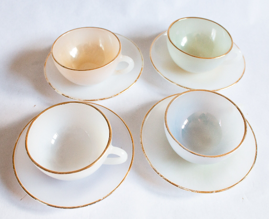 Arcopal France Tea Cups and Saucers (4)